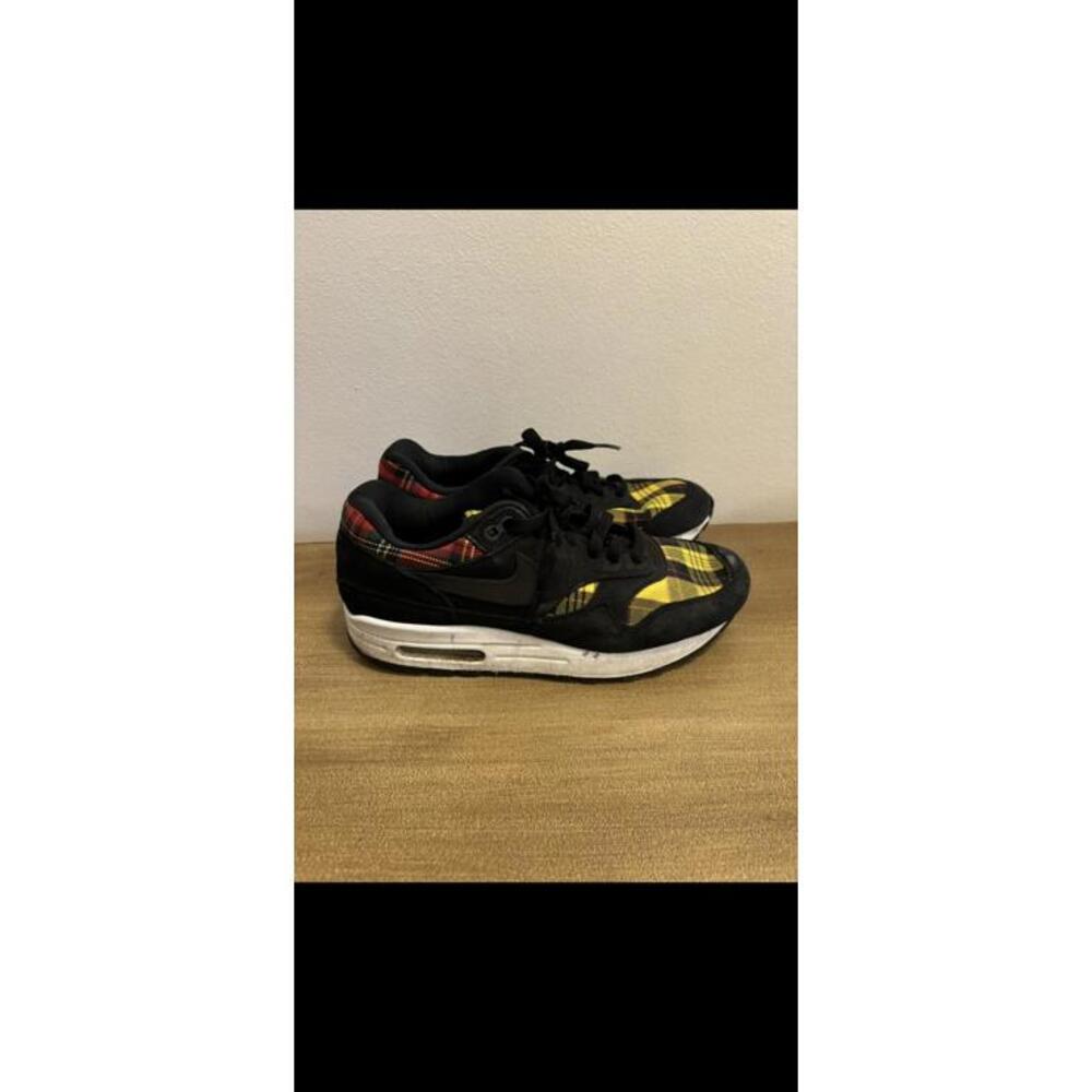 Nike Air Max mens Sneakers with Yellow Plaid Design